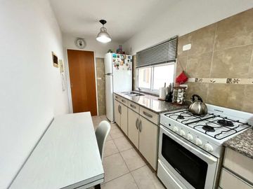 VENTA DEPTO. 2 AMB. BALCON ,TERRAZA CON 5 PARRILAS