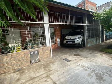 VENTA CASA 3 AMBIENTES, BERNAL OESTE