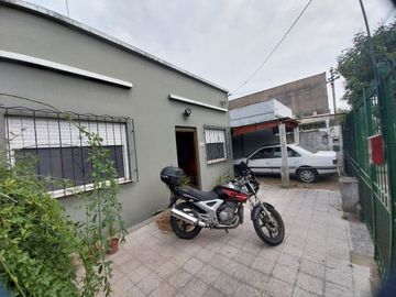 VENTA CASA 3 AMBIENTES CON PATIO - QUILMES OESTE