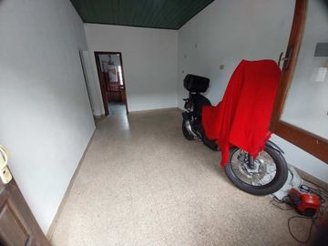 VENTA CASA 3 AMBIENTES CON PATIO - QUILMES OESTE
