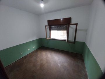 VENTA CASA 3 AMBIENTES CON PATIO - QUILMES OESTE