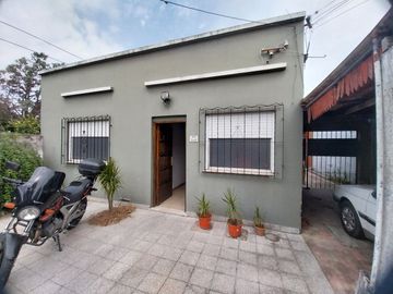 VENTA CASA 3 AMBIENTES CON PATIO - QUILMES OESTE