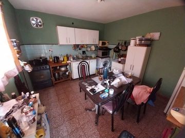 VENTA CASA 3 AMBIENTES CON PATIO - QUILMES OESTE