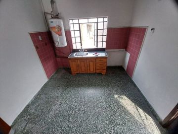 VENTA CASA 3 AMBIENTES CON PATIO - QUILMES OESTE