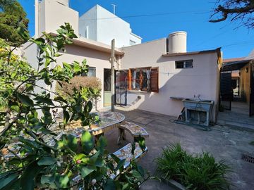 VENTA CASA 3 AMB C/PATIO EN QUILMES - APTO CREDITO