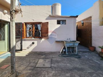 VENTA CASA 3 AMB C/PATIO EN QUILMES - APTO CREDITO
