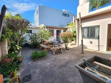 VENTA CASA 3 AMB C/PATIO EN QUILMES - APTO CREDITO