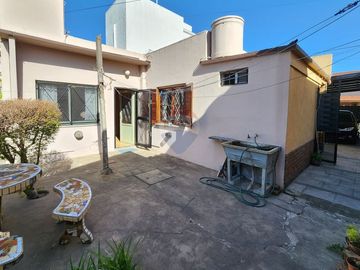 VENTA CASA 3 AMB C/PATIO EN QUILMES - APTO CREDITO