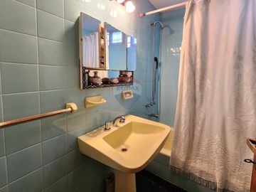 VENTA CASA 3 AMB C/PATIO EN QUILMES - APTO CREDITO