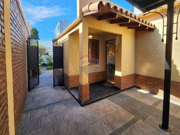 VENTA CASA 3 AMB C/PATIO EN QUILMES - APTO CREDITO