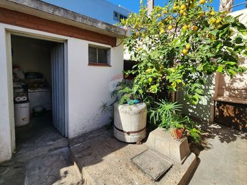VENTA CASA 3 AMB C/PATIO EN QUILMES - APTO CREDITO