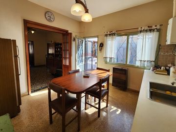 VENTA CASA 3 AMB C/PATIO EN QUILMES - APTO CREDITO