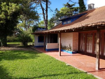 VENTA CASA RECICLAR EN LOTE COMERCIAL VILLA GESELL