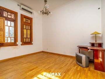 Venta casa 4 dormitorios CENTRO