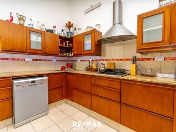 Venta casa 4 dormitorios CENTRO