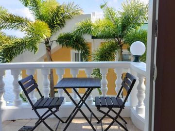 Pool Side Studio, embedded in the finest residential service object