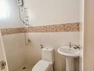 RFO Beatrice Townhomes Maligaya Park near SM Fairview Quezon City For Sale