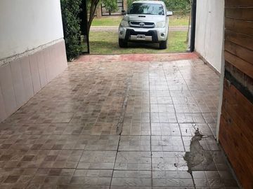 VENTA O PERMUTA - CASA 2 HABITACIONES - ZONA ORO VERDE