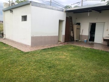VENTA O PERMUTA - CASA 2 HABITACIONES - ZONA ORO VERDE