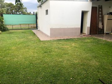 VENTA O PERMUTA - CASA 2 HABITACIONES - ZONA ORO VERDE