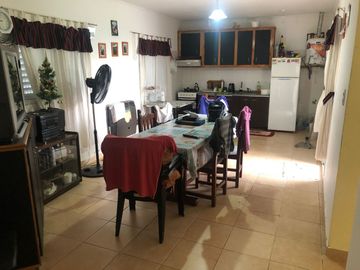 VENTA O PERMUTA - CASA 2 HABITACIONES - ZONA ORO VERDE