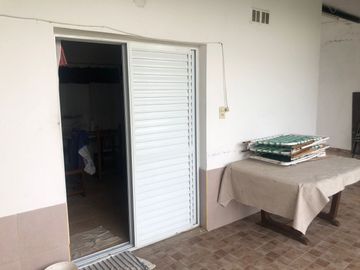 VENTA O PERMUTA - CASA 2 HABITACIONES - ZONA ORO VERDE