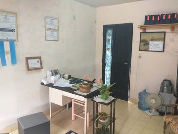 CASA EN VENTA CON LOCAL Y FONDO LIBRE CON DEPOSITO, TORTUGUITAS.