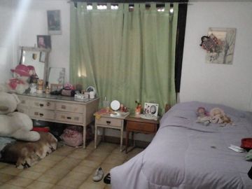 CASA EN VENTA CON LOCAL Y FONDO LIBRE CON DEPOSITO, TORTUGUITAS.