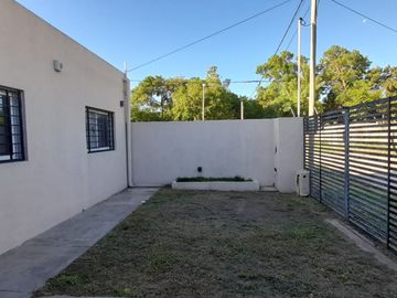 VENTA - CASA 3 HABITACIONES - BARRIO LOS CEDROS