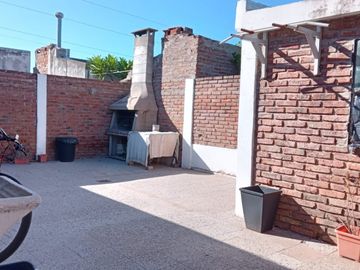 VENTA - CASA 2 HABITACIONES - ZONA GARRIGO Y PROVINCIAS UNIDAS