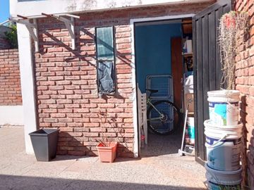 VENTA - CASA 2 HABITACIONES - ZONA GARRIGO Y PROVINCIAS UNIDAS