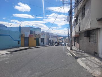VENDO CASA EN RANCHO BAJO CONDADO NORTE DE QUITO