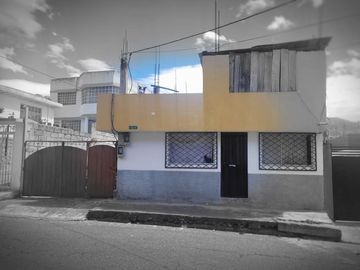 VENDO CASA EN RANCHO BAJO CONDADO NORTE DE QUITO