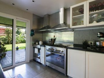 VENTA CASA EN LOTE DE 1100M2 EN CAMPO CHICO PILAR