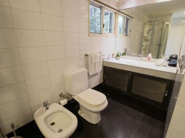 VENTA CASA EN LOTE DE 1100M2 EN CAMPO CHICO PILAR