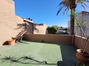VENTA CASA 4 AMB. 2 COCHERAS, JARDÍN, DON BOSCO