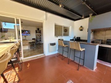 VENTA CASA 4 AMB. 2 COCHERAS, JARDÍN, DON BOSCO
