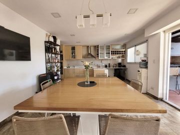VENTA CASA 4 AMB. 2 COCHERAS, JARDÍN, DON BOSCO