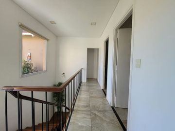 VENTA CASA 4 AMB. 2 COCHERAS, JARDÍN, DON BOSCO