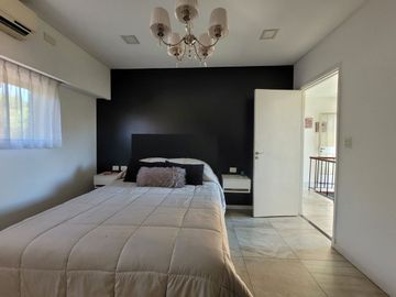 VENTA CASA 4 AMB. 2 COCHERAS, JARDÍN, DON BOSCO