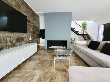 VENTA CASA 4 AMB. 2 COCHERAS, JARDÍN, DON BOSCO