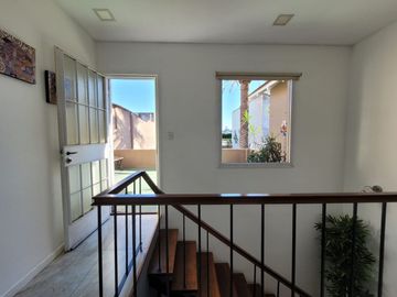 VENTA CASA 4 AMB. 2 COCHERAS, JARDÍN, DON BOSCO