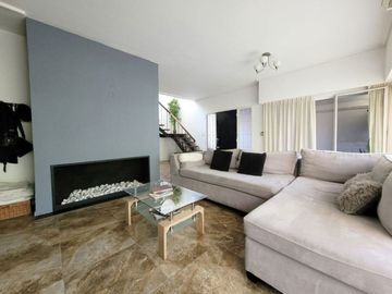 VENTA CASA 4 AMB. 2 COCHERAS, JARDÍN, DON BOSCO
