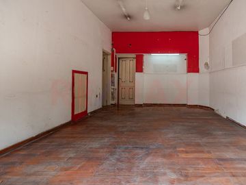 VENTA EN BLOQUE CASA + DPTOS, COCHERA Y LOCAL