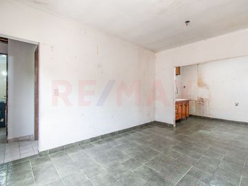 VENTA EN BLOQUE CASA + DPTOS, COCHERA Y LOCAL