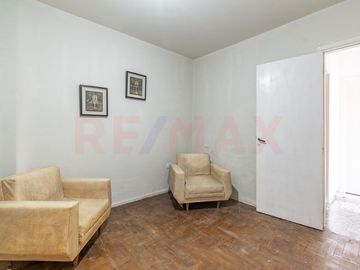 VENTA EN BLOQUE CASA + DPTOS, COCHERA Y LOCAL