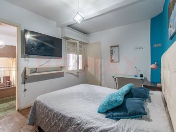 VENTA EN BLOQUE CASA + DPTOS, COCHERA Y LOCAL