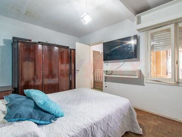 VENTA EN BLOQUE CASA + DPTOS, COCHERA Y LOCAL