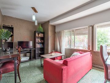 VENTA EN BLOQUE CASA + DPTOS, COCHERA Y LOCAL