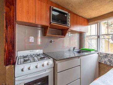 VENTA EN BLOQUE CASA + DPTOS, COCHERA Y LOCAL